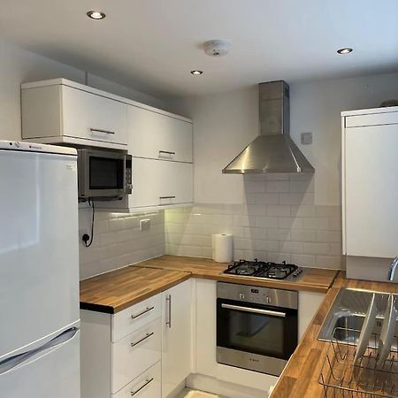 Entire Ground Floor Apartment In Watford 外观 照片
