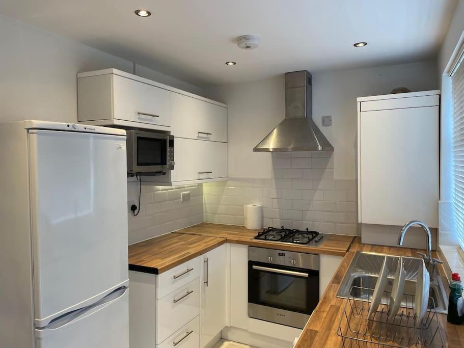 Entire Ground Floor Apartment In Watford 外观 照片