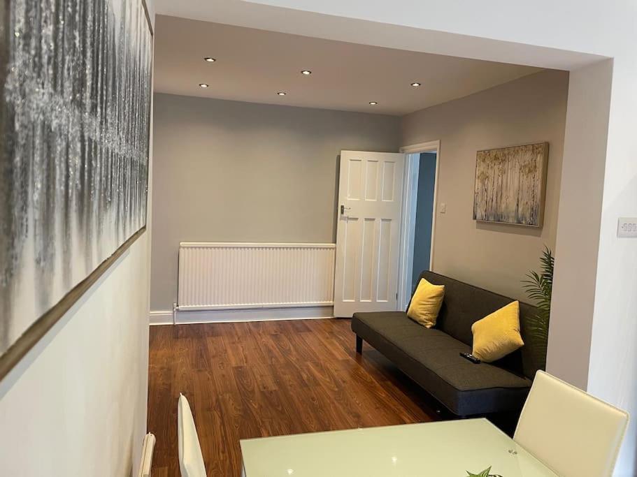 Entire Ground Floor Apartment In Watford 外观 照片